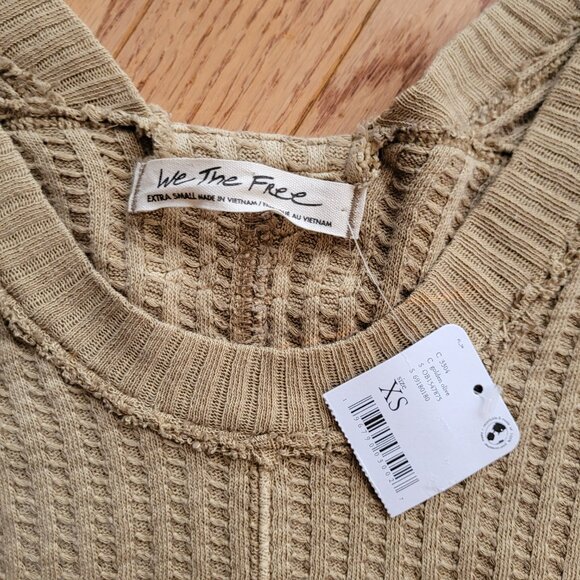 NWT We the Free Size XS New Magic Thermal Tee Golden Olive FLAWS - Picture 3 of 11